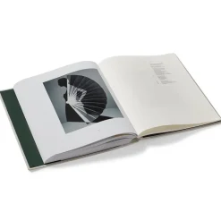 Karl Lagerfeld: A Line Of Beauty